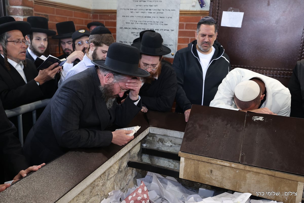 אלפים פקדו את ציונו של רבי ישעיה'לה מקרעסטיר זצ"ל