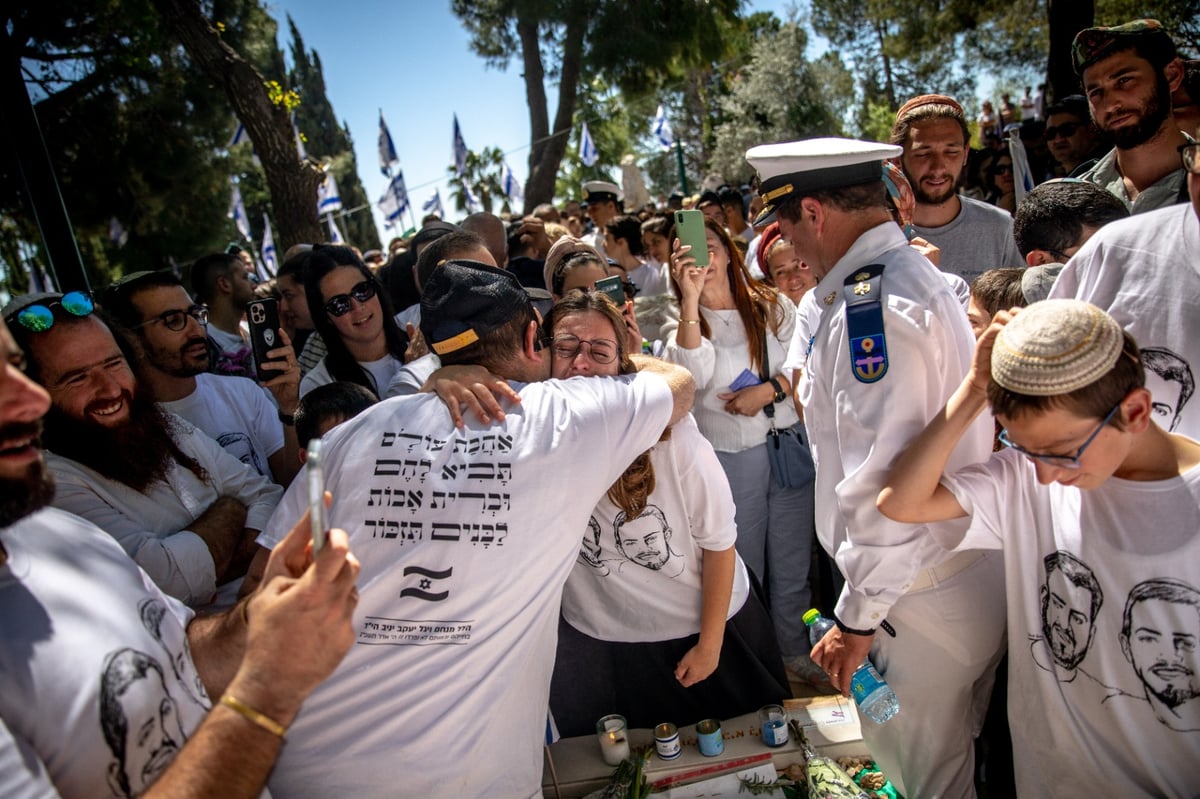 ליד הקבר הטרי של האחים יניב הי"ד שנרצחו בחווארה: חגיגת בר מצווה מצמררת לאח הקטן