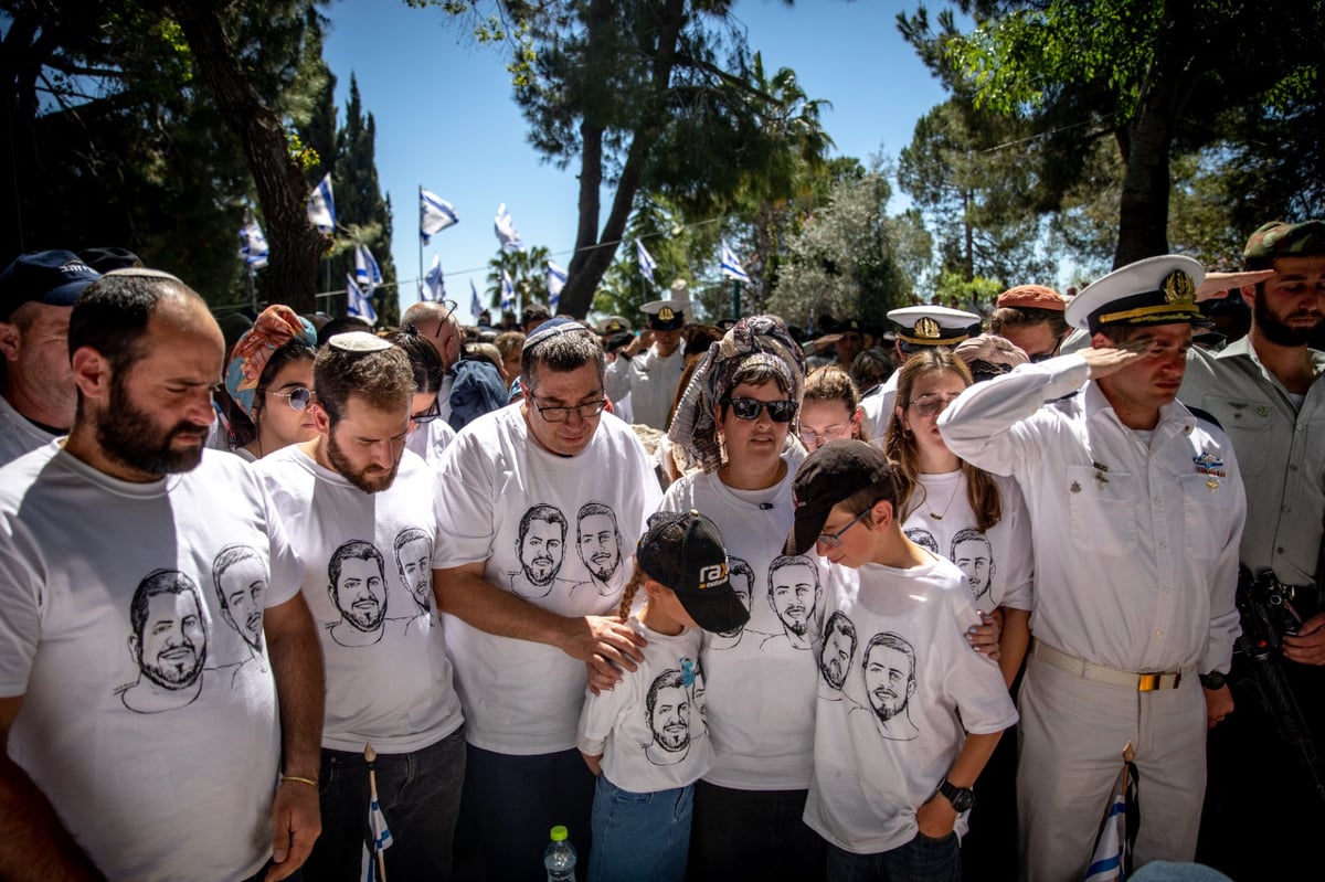 ליד הקבר הטרי של האחים יניב הי"ד שנרצחו בחווארה: חגיגת בר מצווה מצמררת לאח הקטן