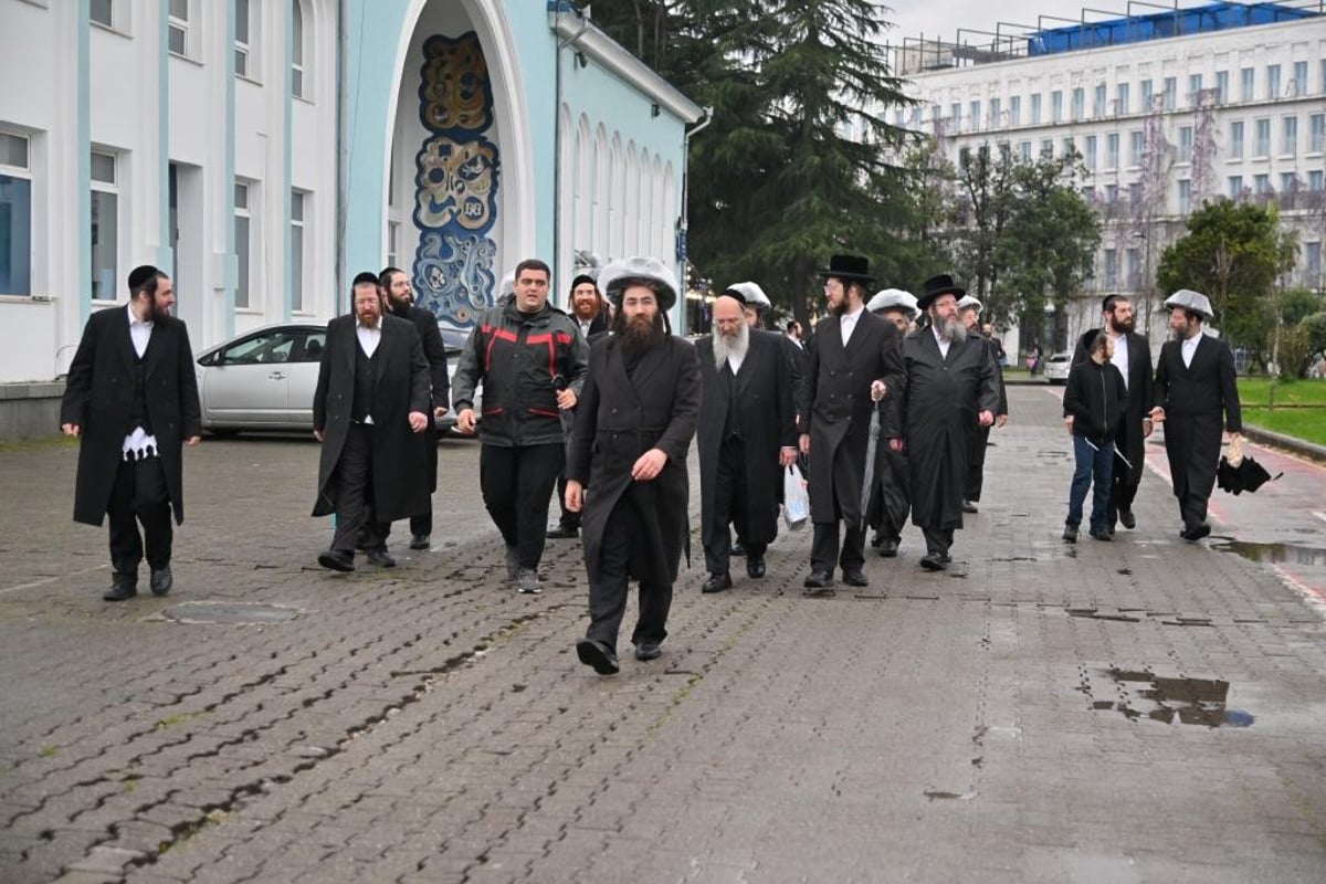 עשרות תורמים בשבת מרוממת עם הרבי מויז'ניץ בגיאורגיה | צפו