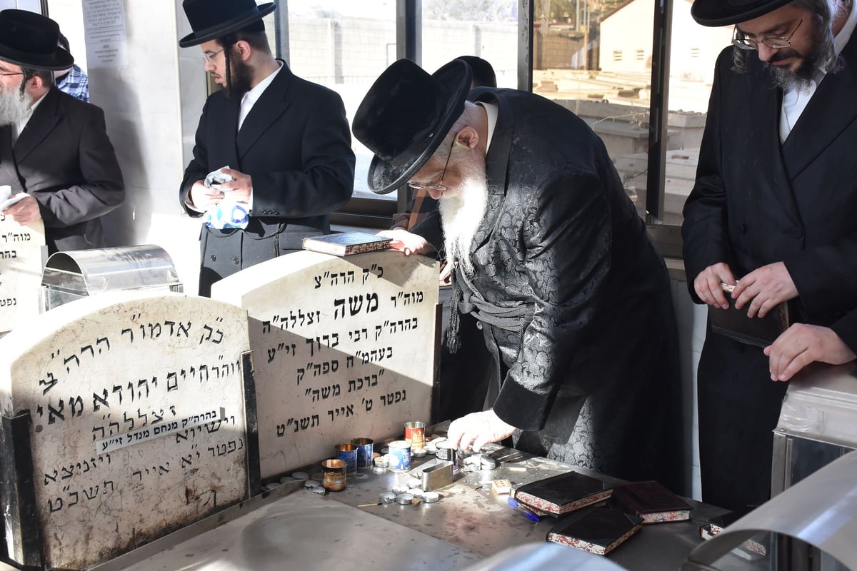 האדמו"ר משאץ ויז'ניץ עלה לציון אביו זיע"א | תיעוד