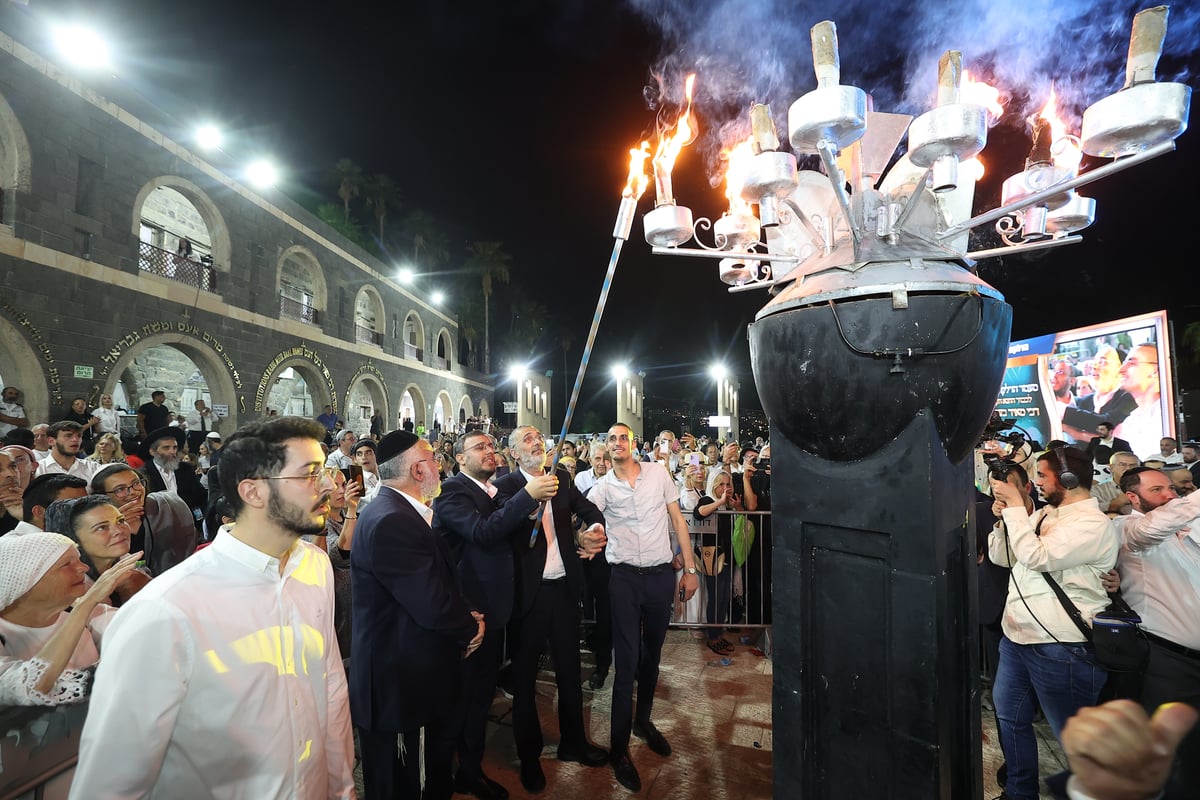 עשרות אלפים השתתפו בהילולא השנתית בציון רבי מאיר בעל הנס זיע"א