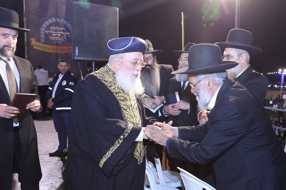 תיעוד: ההדלקה של הראשל"צ הגר"ש עמאר בהר מירון