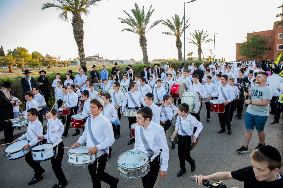 המתופפים בכפר חב"ד