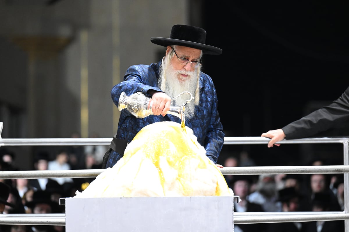 מדורה, ריקוד וחלאקה | ל"ג בעומר בחצר הקודש צאנז