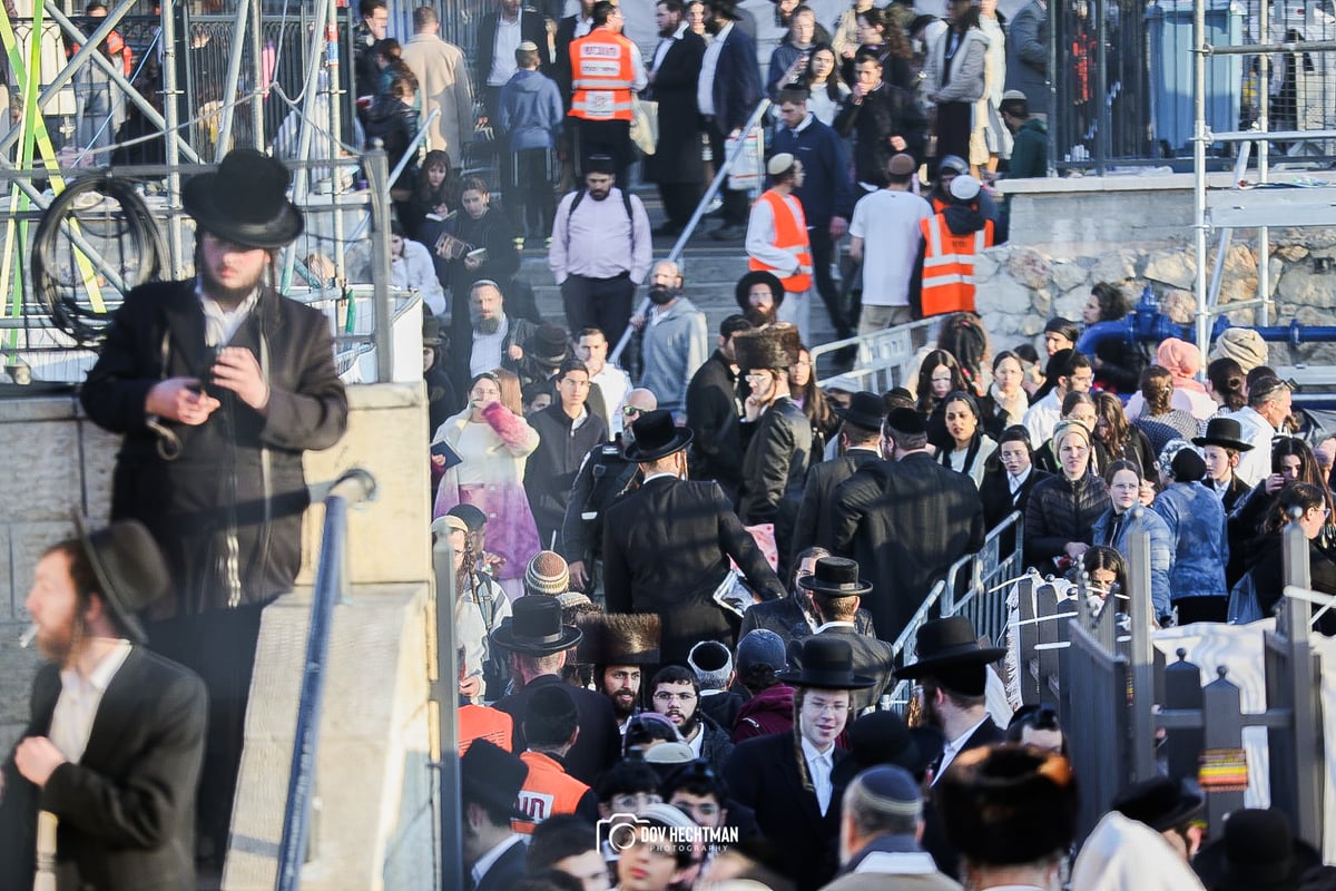 מירון בזריחה: כנסו לאווירה המרהיבה והמחשמלת