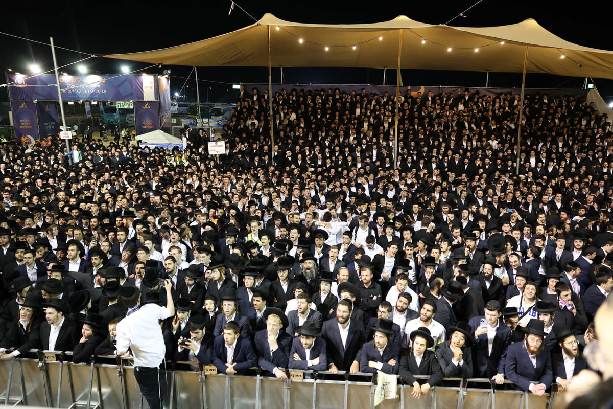 מאות בהדלקה של ישיבת 'אורייתא' במירון | צפו