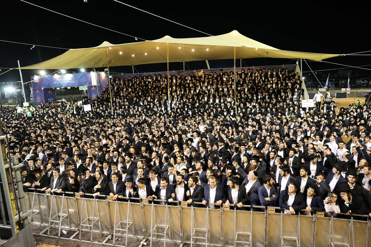 מאות בהדלקה של ישיבת 'אורייתא' במירון | צפו