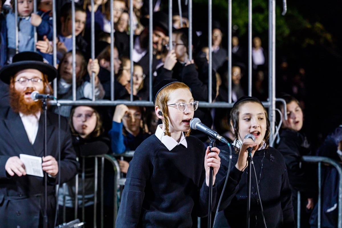 תיעוד ענק: רבבות במעמד ההדלקה בסאטמר