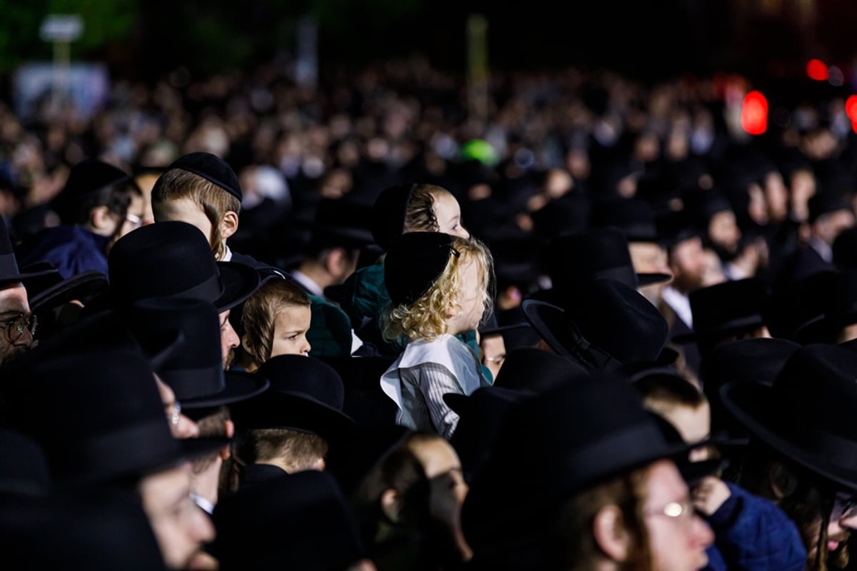 תיעוד ענק: רבבות במעמד ההדלקה בסאטמר