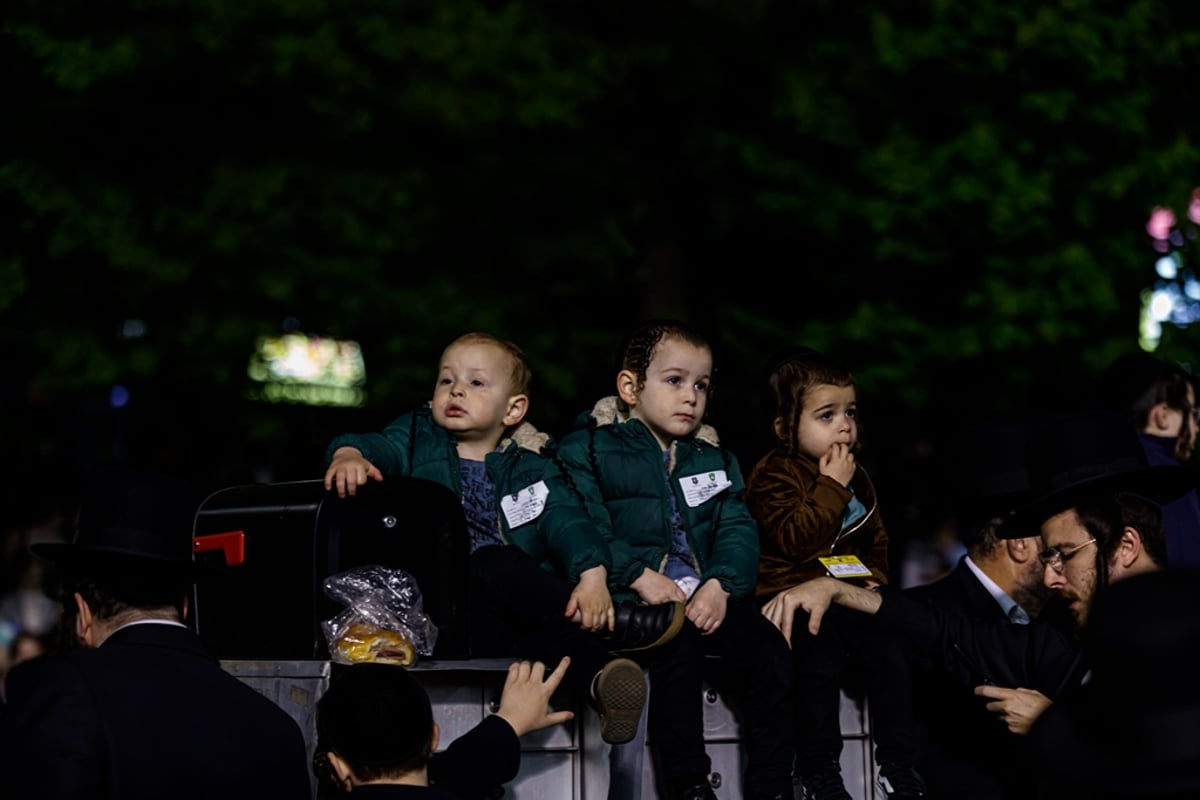 תיעוד ענק: רבבות במעמד ההדלקה בסאטמר