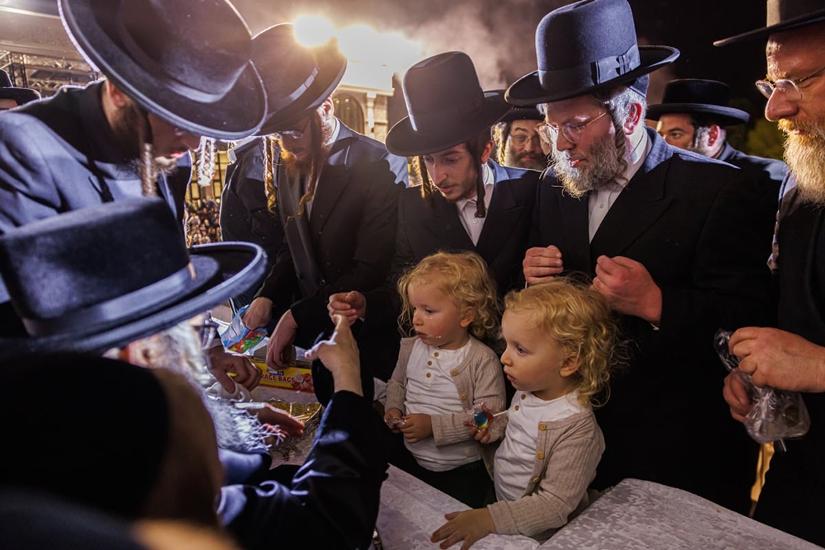 תיעוד ענק: רבבות במעמד ההדלקה בסאטמר