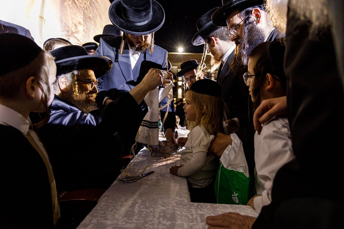 תיעוד ענק: רבבות במעמד ההדלקה בסאטמר