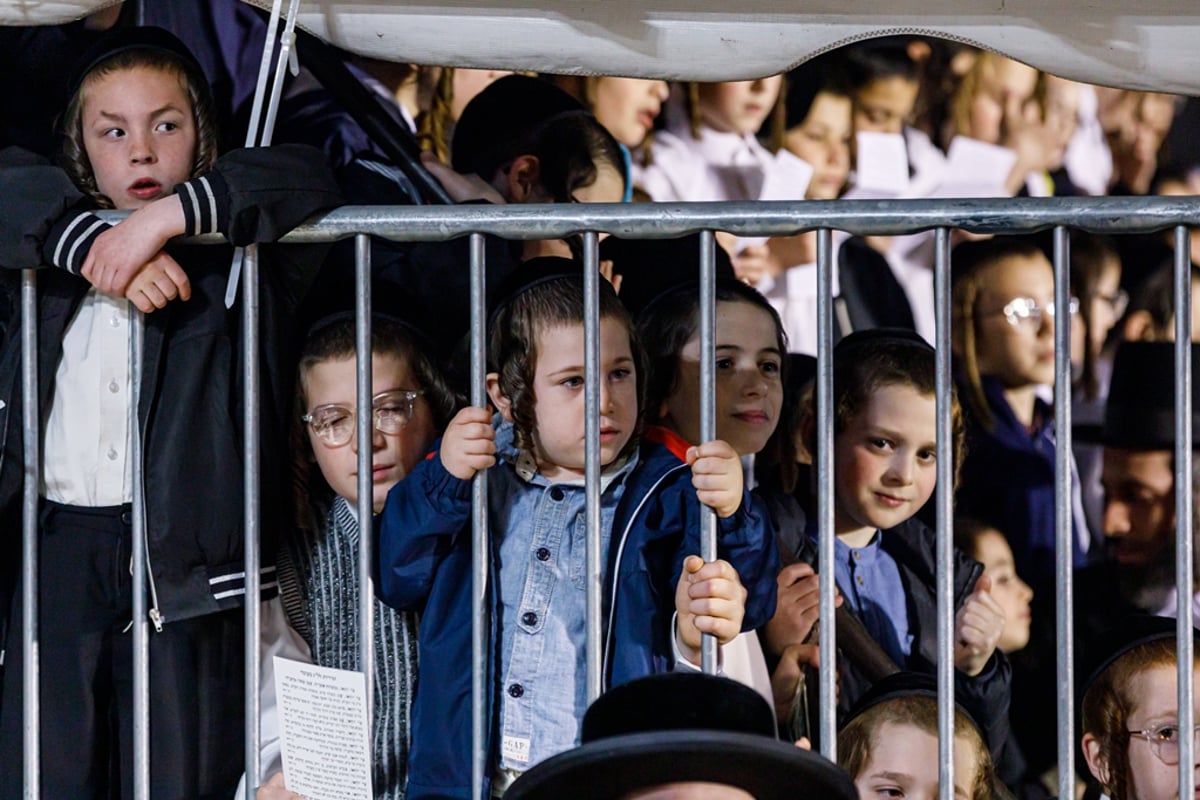 תיעוד ענק: רבבות במעמד ההדלקה בסאטמר