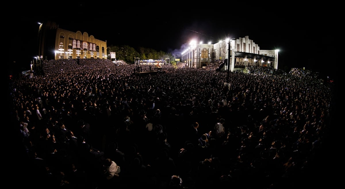 תיעוד ענק: רבבות במעמד ההדלקה בסאטמר