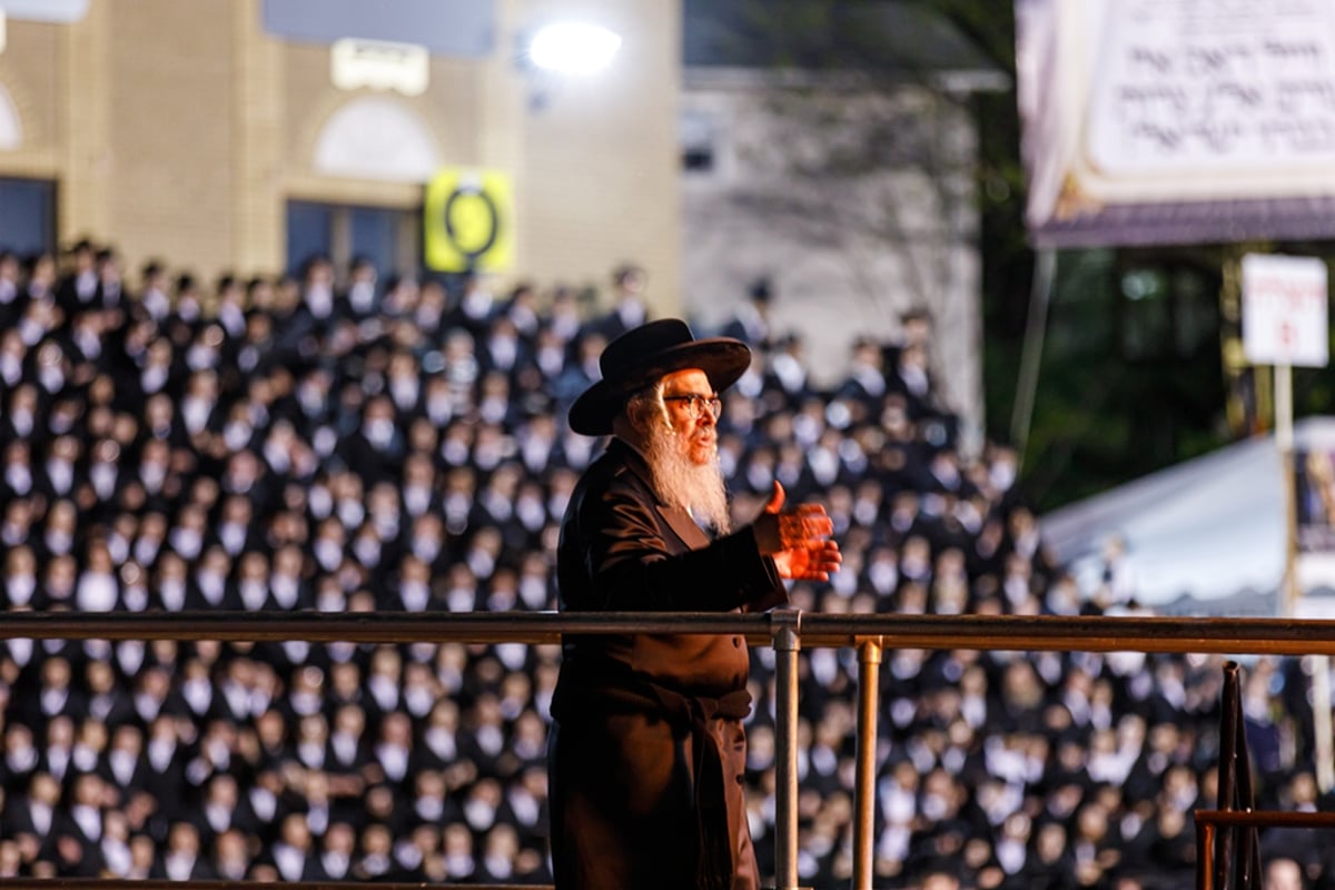 תיעוד ענק: רבבות במעמד ההדלקה בסאטמר