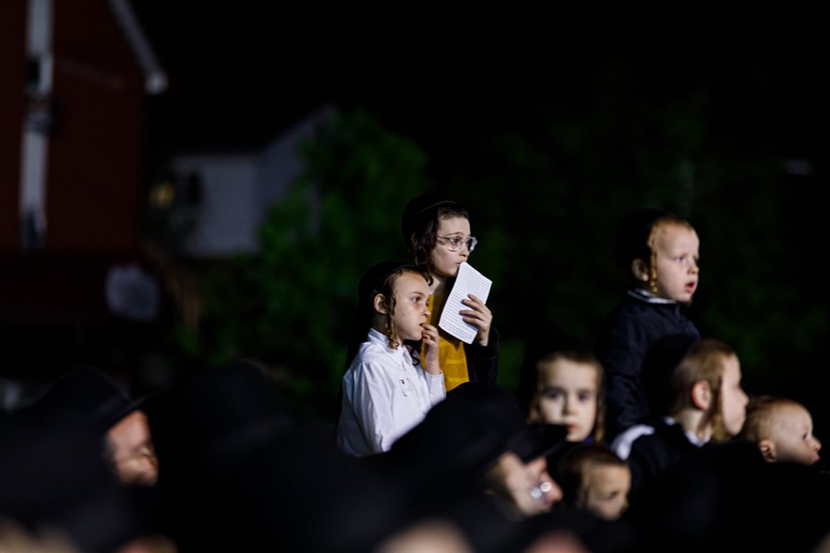 תיעוד ענק: רבבות במעמד ההדלקה בסאטמר