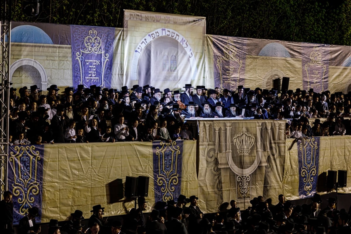 תיעוד ענק: רבבות במעמד ההדלקה בסאטמר