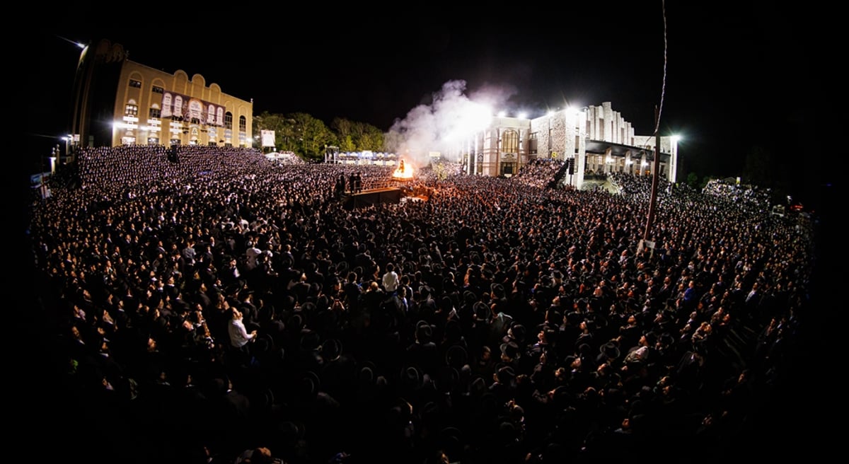 תיעוד ענק: רבבות במעמד ההדלקה בסאטמר