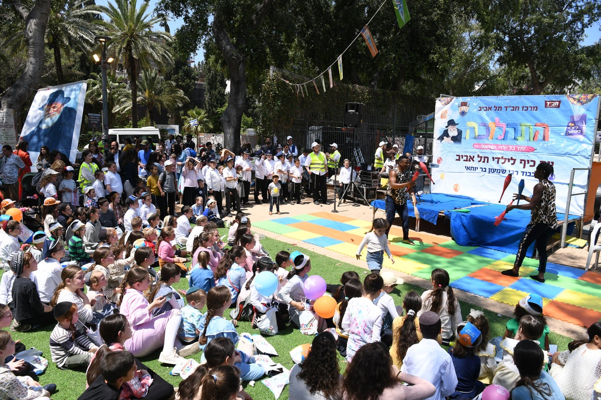 17 אלף ילדים חסמו את כבישי תל אביב | תיעוד