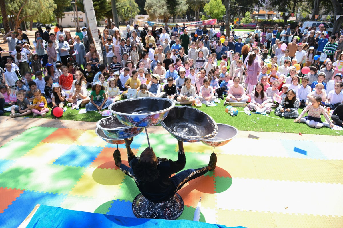 17 אלף ילדים חסמו את כבישי תל אביב | תיעוד