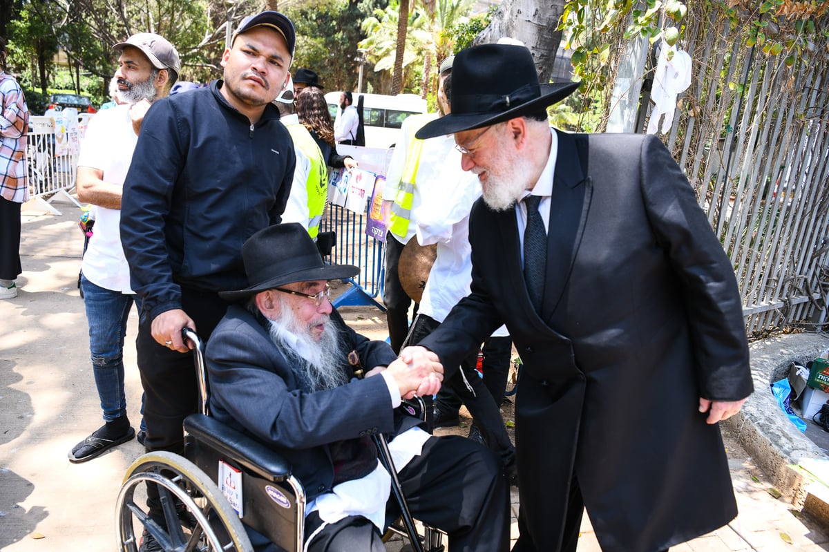 17 אלף ילדים חסמו את כבישי תל אביב | תיעוד