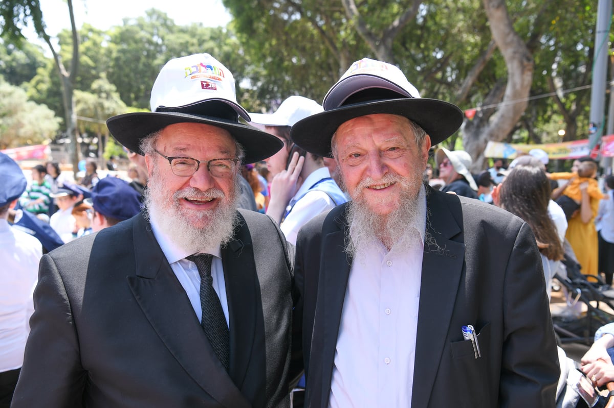 17 אלף ילדים חסמו את כבישי תל אביב | תיעוד