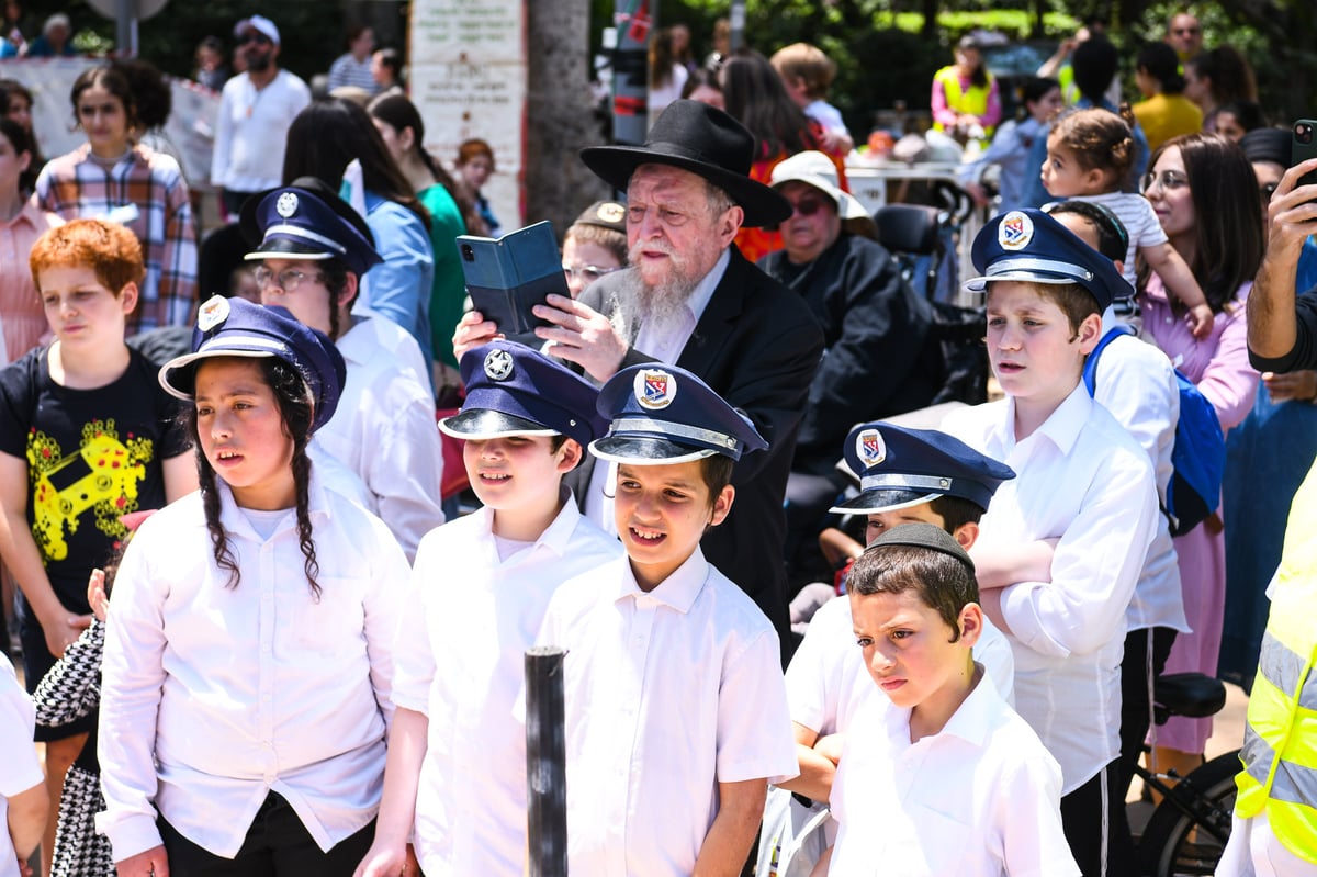 17 אלף ילדים חסמו את כבישי תל אביב | תיעוד