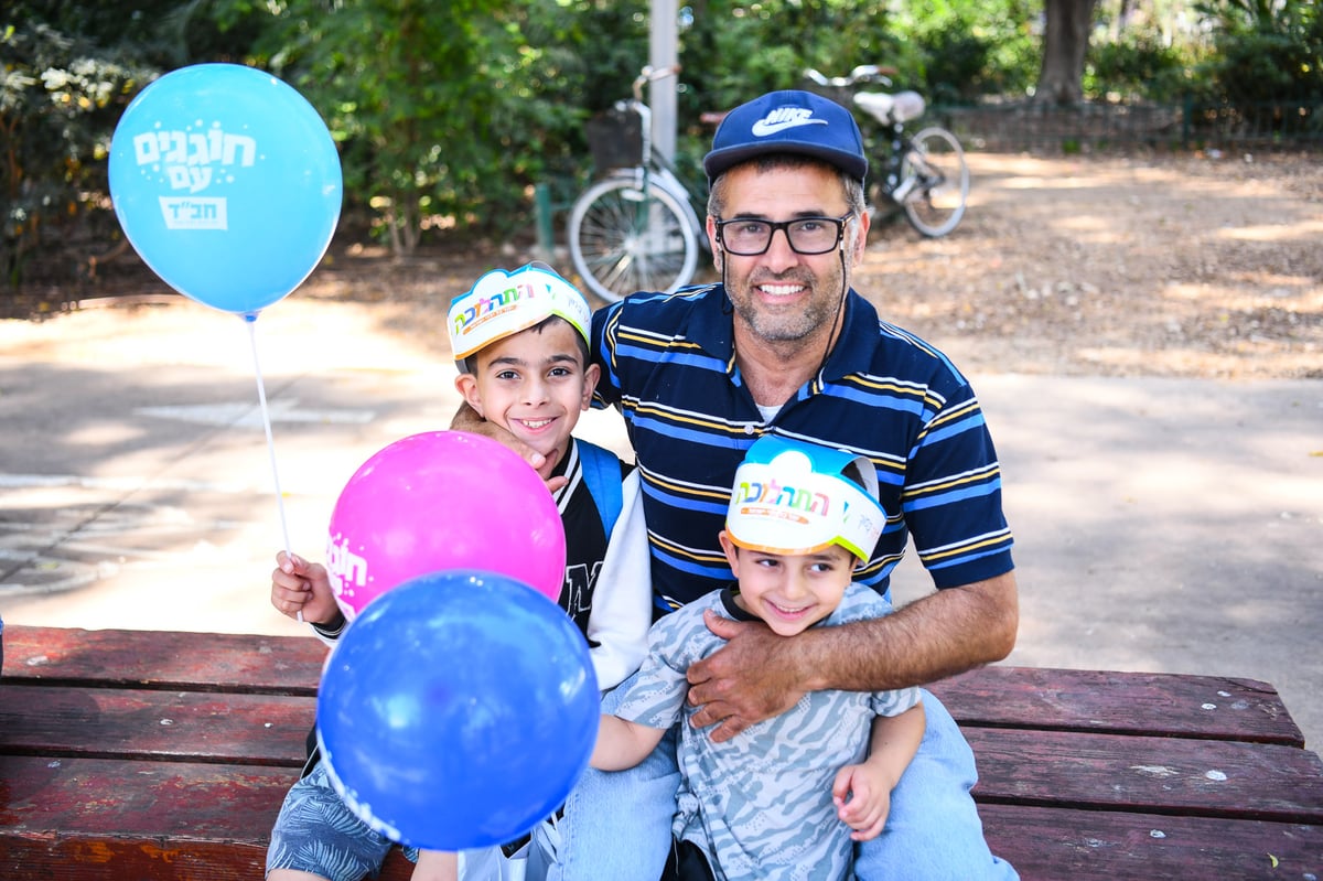 17 אלף ילדים חסמו את כבישי תל אביב | תיעוד