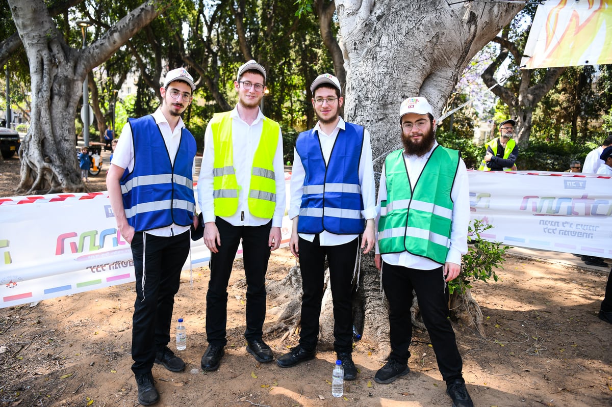 17 אלף ילדים חסמו את כבישי תל אביב | תיעוד