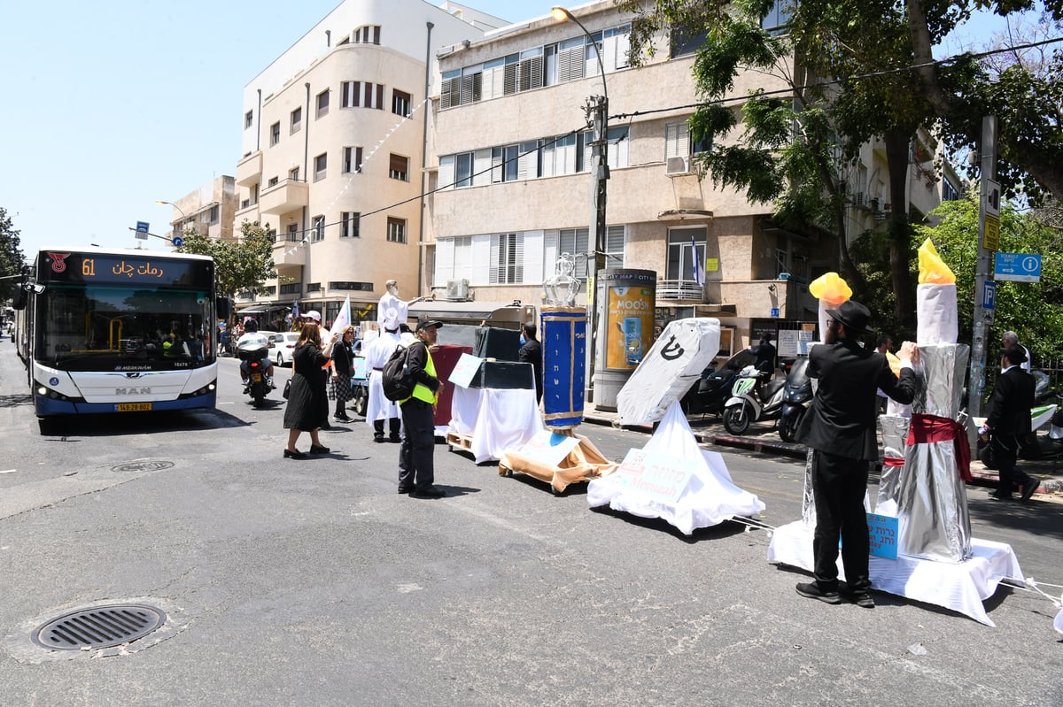 17 אלף ילדים חסמו את כבישי תל אביב | תיעוד