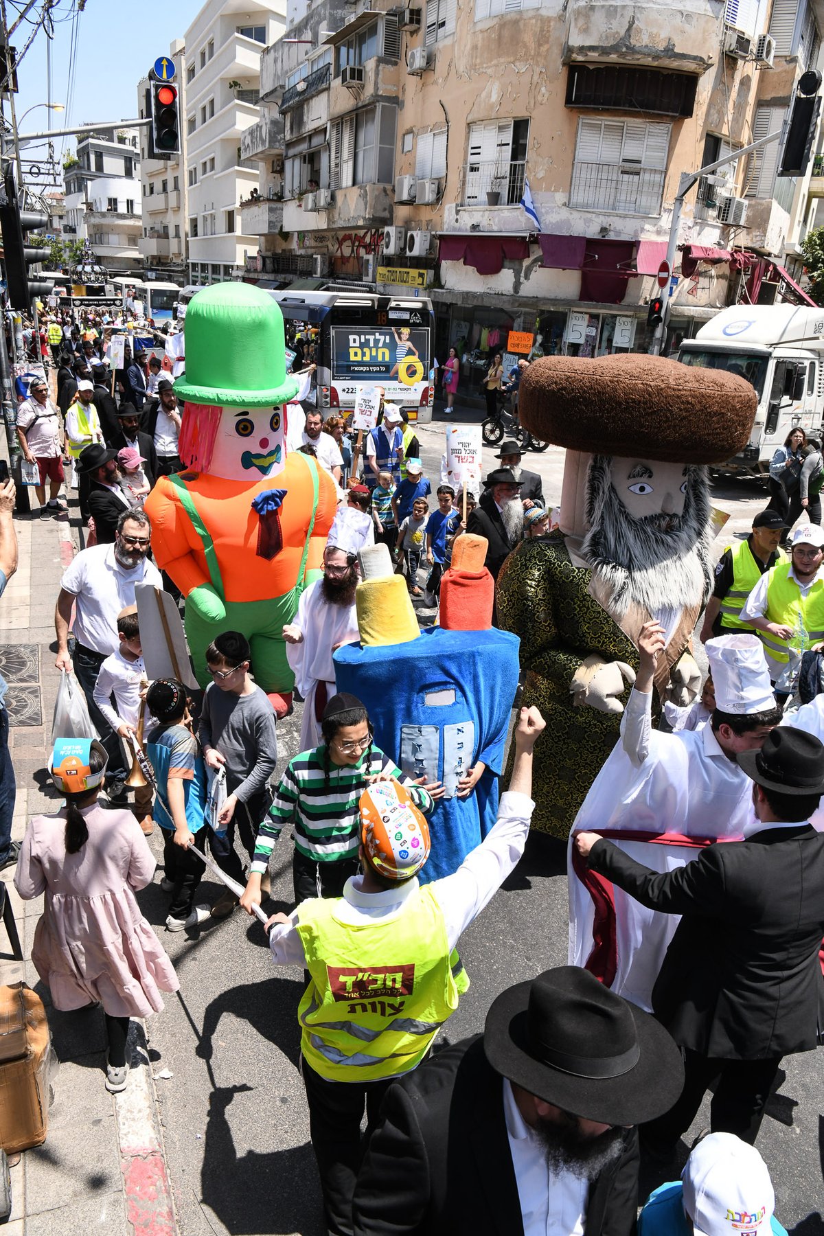 17 אלף ילדים חסמו את כבישי תל אביב | תיעוד