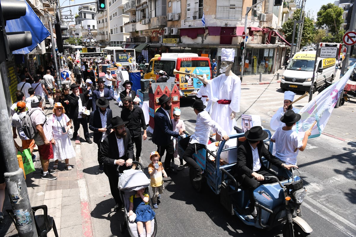 17 אלף ילדים חסמו את כבישי תל אביב | תיעוד