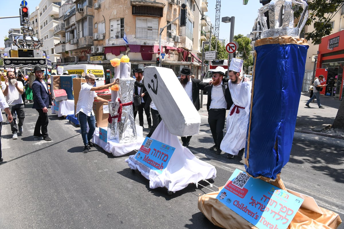 17 אלף ילדים חסמו את כבישי תל אביב | תיעוד