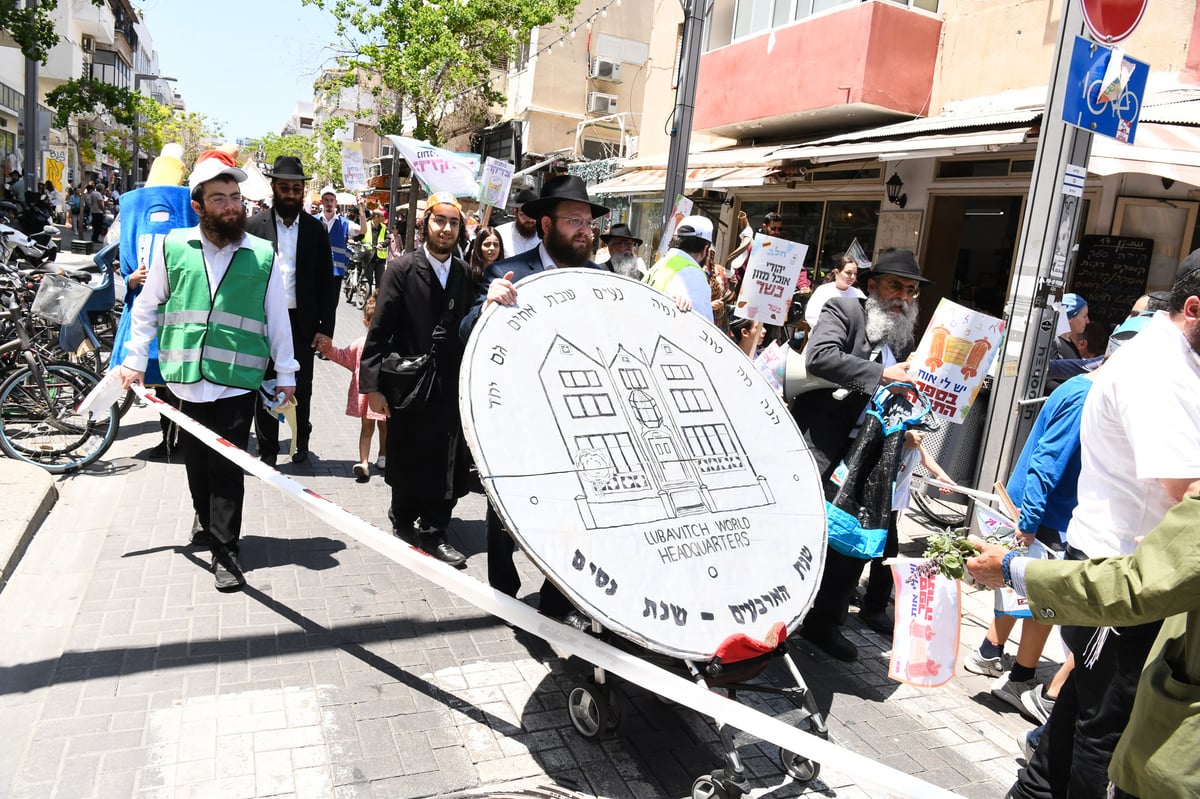 17 אלף ילדים חסמו את כבישי תל אביב | תיעוד