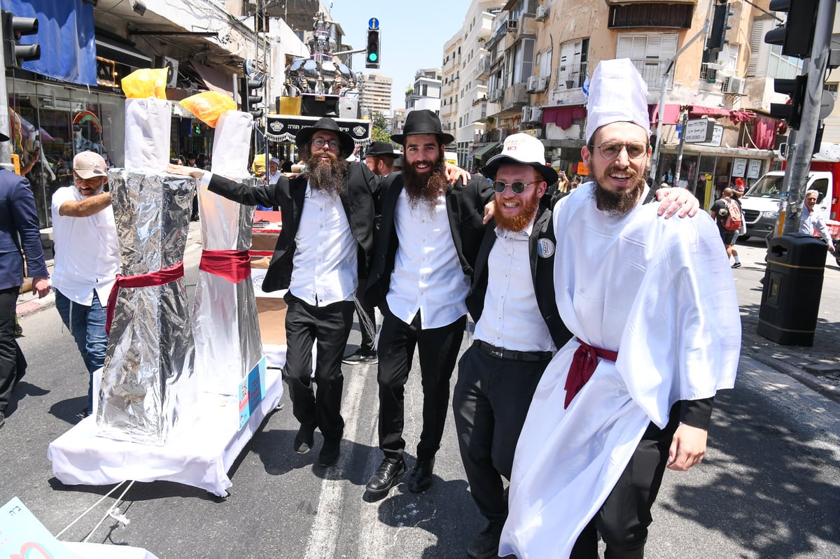 17 אלף ילדים חסמו את כבישי תל אביב | תיעוד