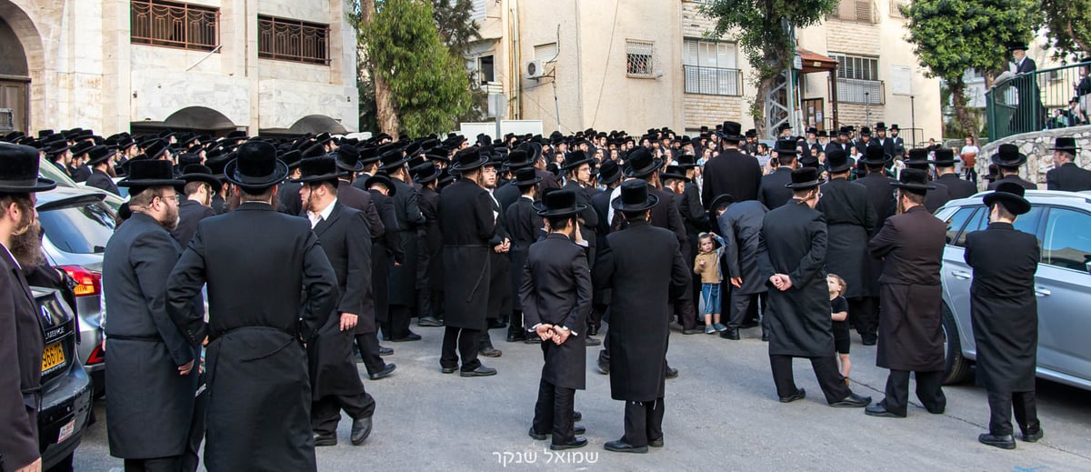 תיעוד: האדמו"ר מסערט ויז'ניץ במנהג חץ וקשת