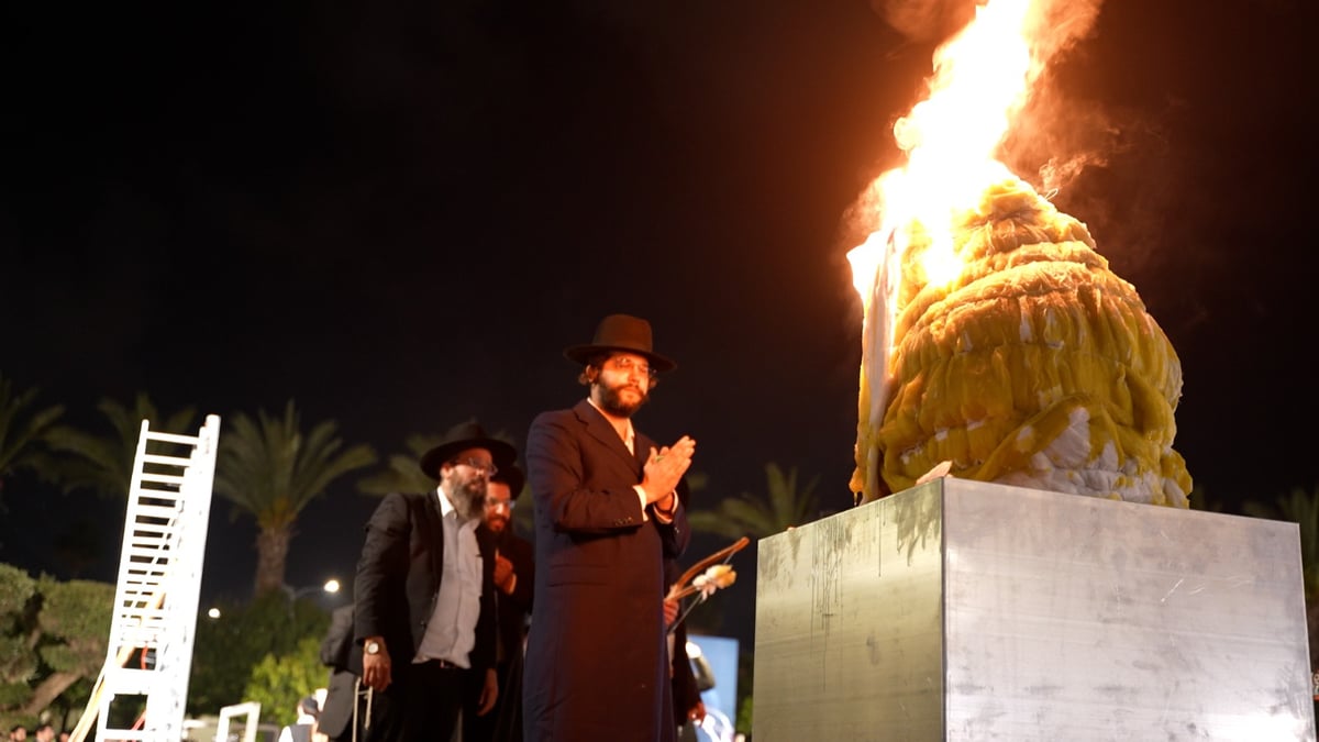 עד השעות הקטנות: מעמד ההדלקה אצל 'הינוקא' | תיעוד