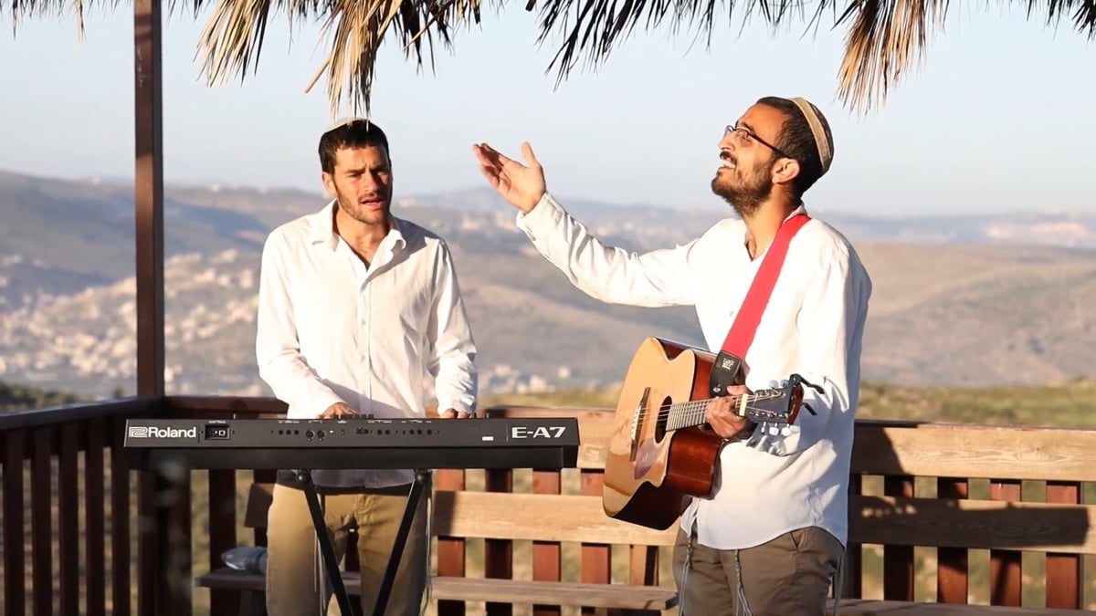 חגי והראל במחרוזת שירי תורה מרגשת: "אהבת תורה"