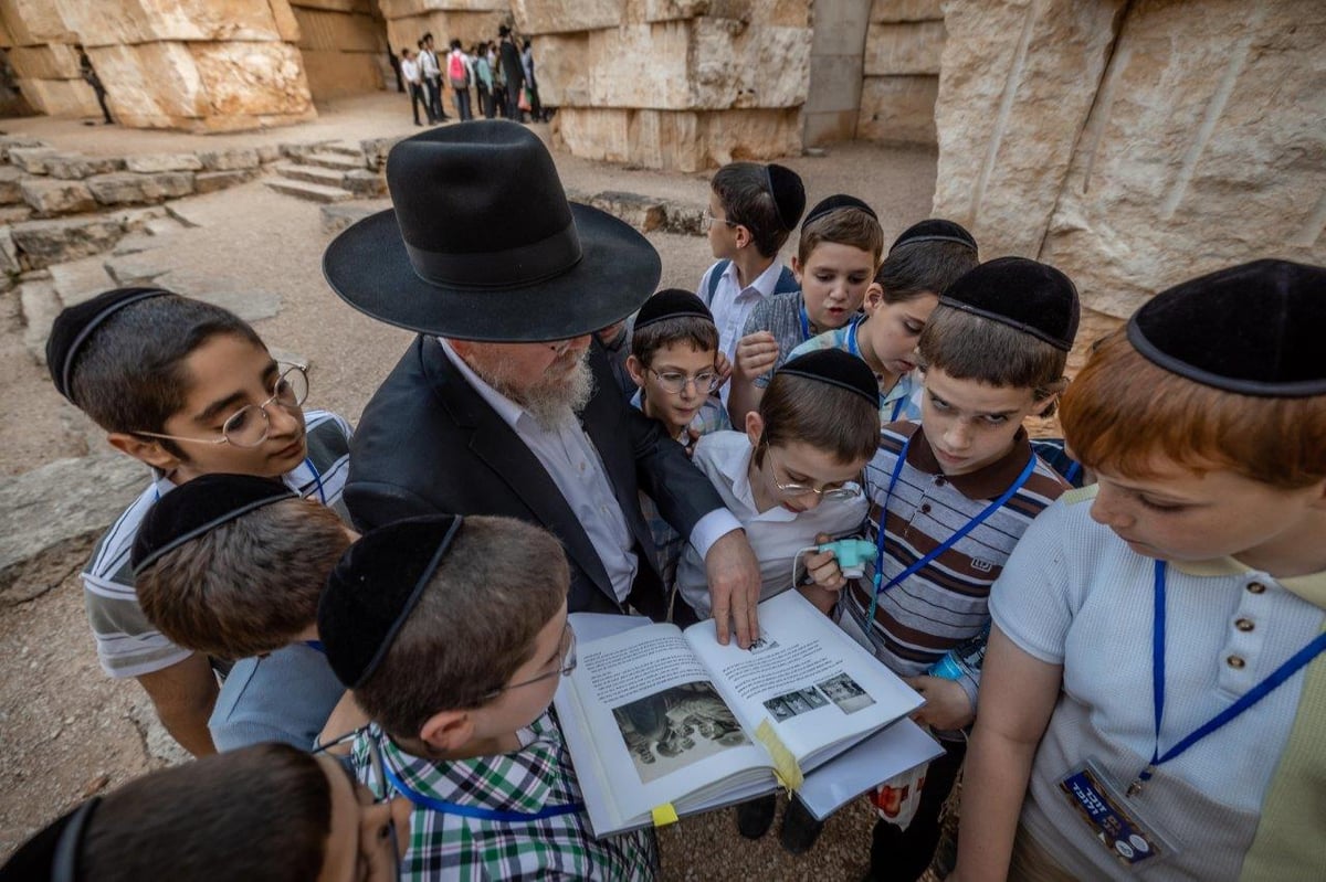 מרגש: כך מאות ילדים נקמו את הרצח של שישה מיליון יהודים | צפו