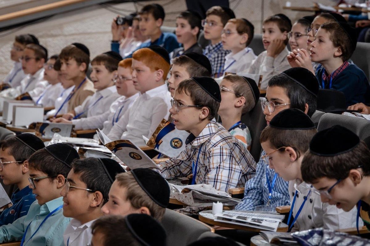 מרגש: כך מאות ילדים נקמו את הרצח של שישה מיליון יהודים | צפו