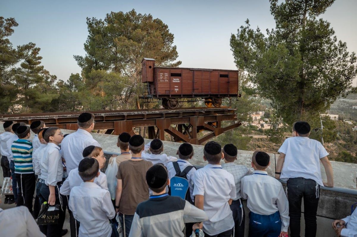 מרגש: כך מאות ילדים נקמו את הרצח של שישה מיליון יהודים | צפו