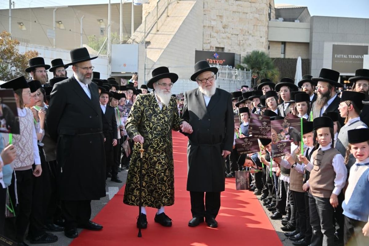 ויז'ניץ חגגה את בואו של הנגיד ר' חיים שטרן | תיעוד נרחב