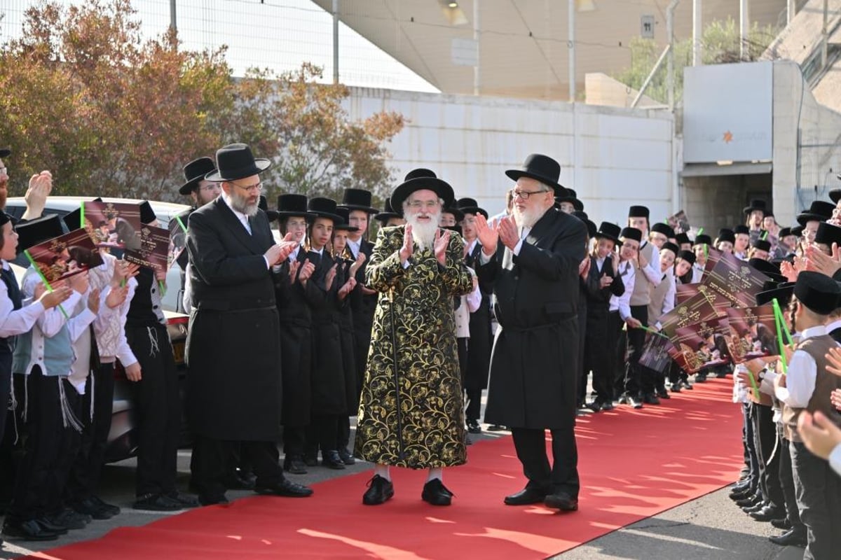 ויז'ניץ חגגה את בואו של הנגיד ר' חיים שטרן | תיעוד נרחב