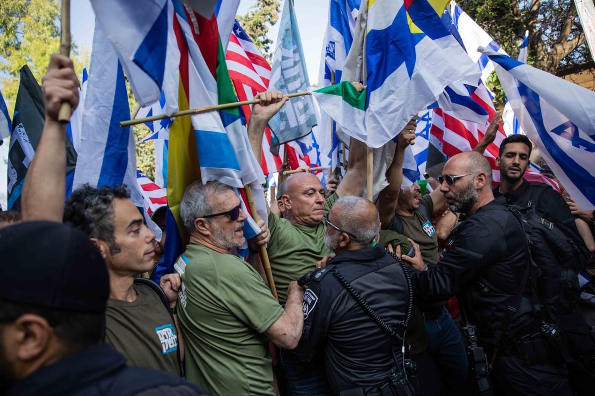 פרצה ביטחונית? כך הצליחו מפגיני השמאל לפרוץ ולהגיע עד למעון ראש הממשלה