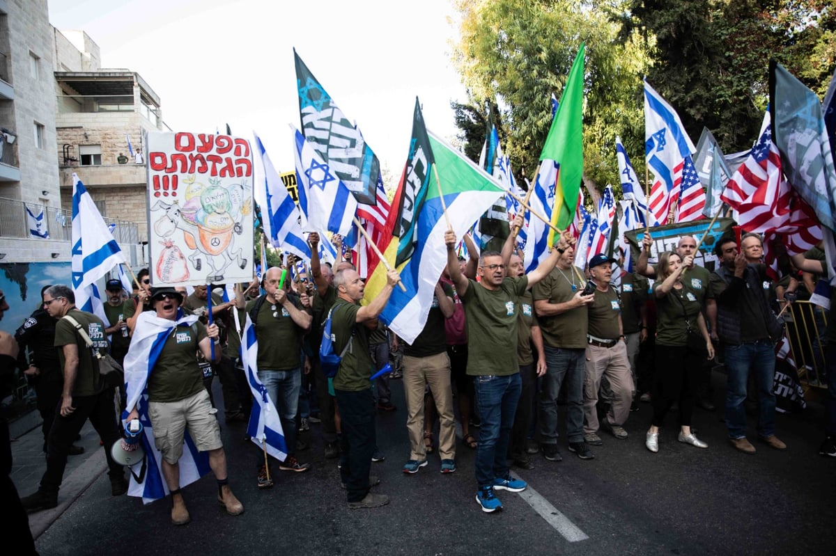 פרצה ביטחונית? כך הצליחו מפגיני השמאל לפרוץ ולהגיע עד למעון ראש הממשלה