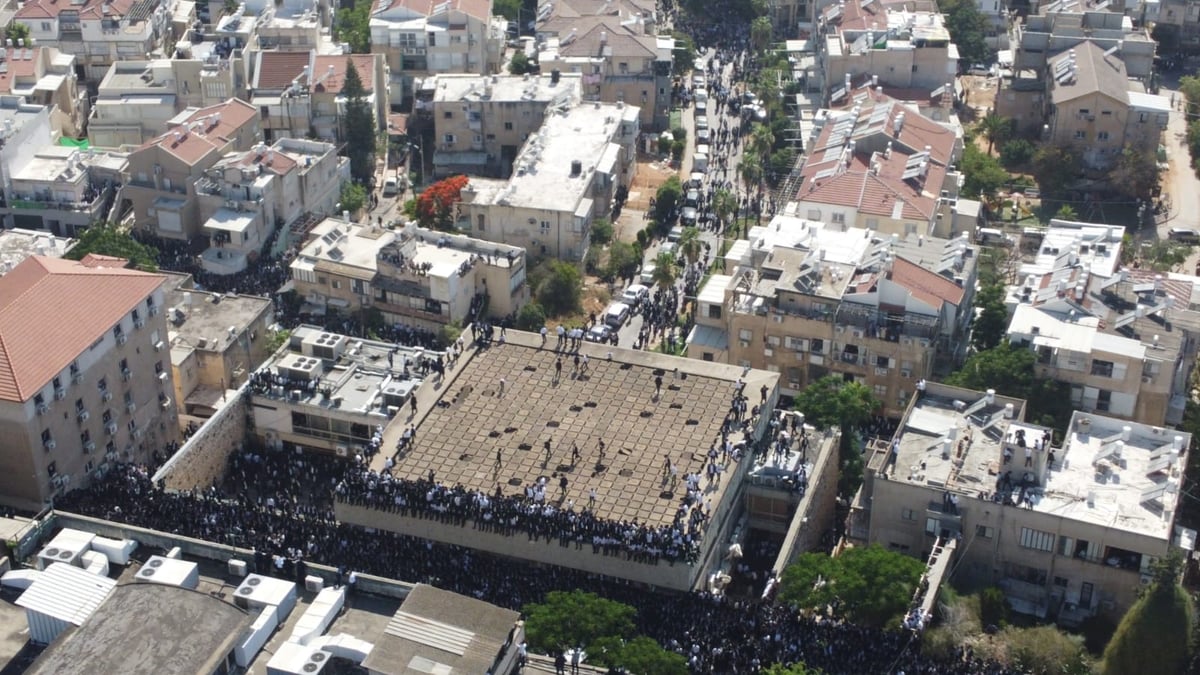 תיעוד מהרחפן: הרבבות בהלווית מרן הגר"ג אדלשטיין זצ"ל