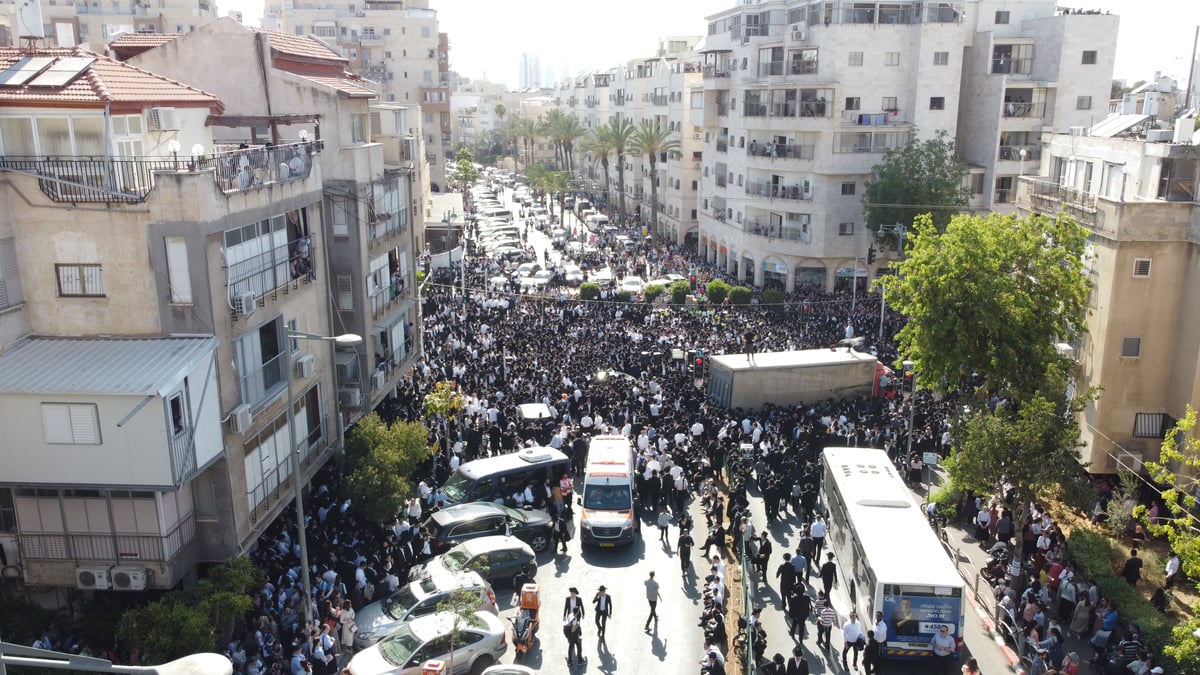 תיעוד מהרחפן: הרבבות בהלווית מרן הגר"ג אדלשטיין זצ"ל