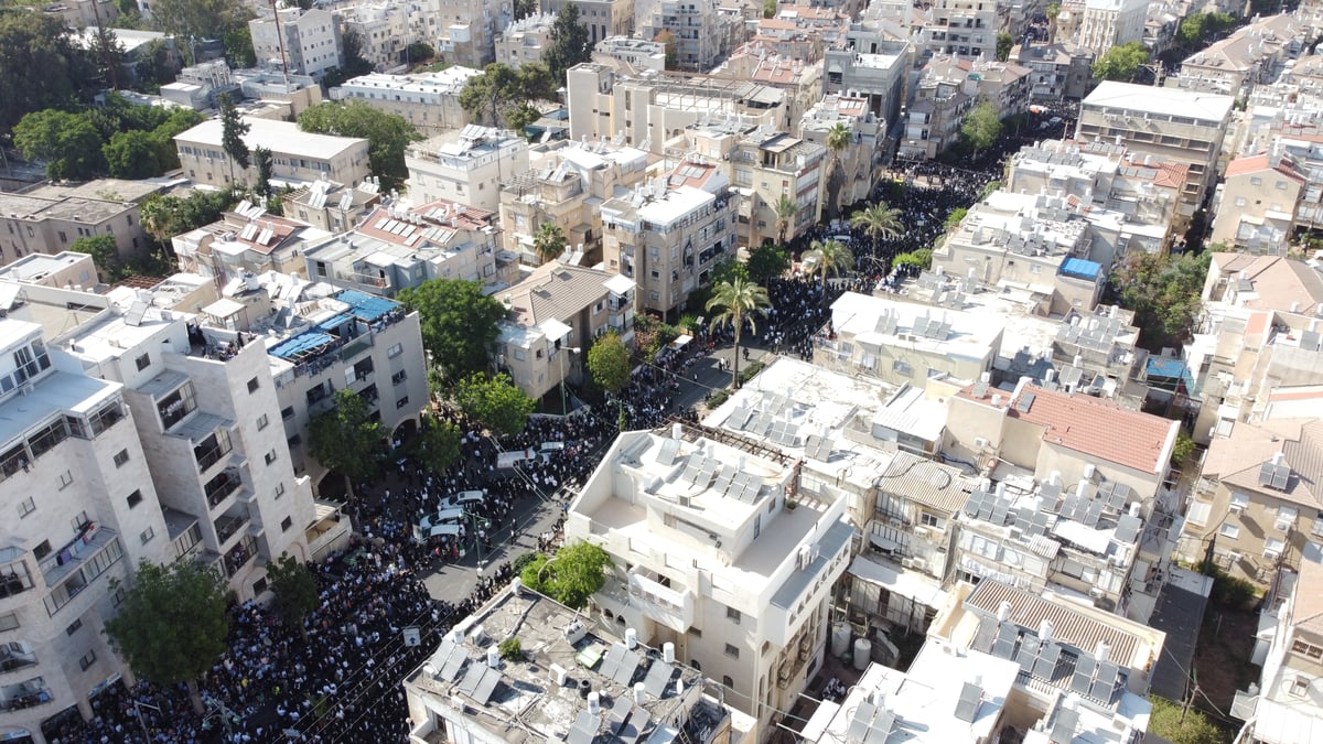 תיעוד מהרחפן: הרבבות בהלווית מרן הגר"ג אדלשטיין זצ"ל