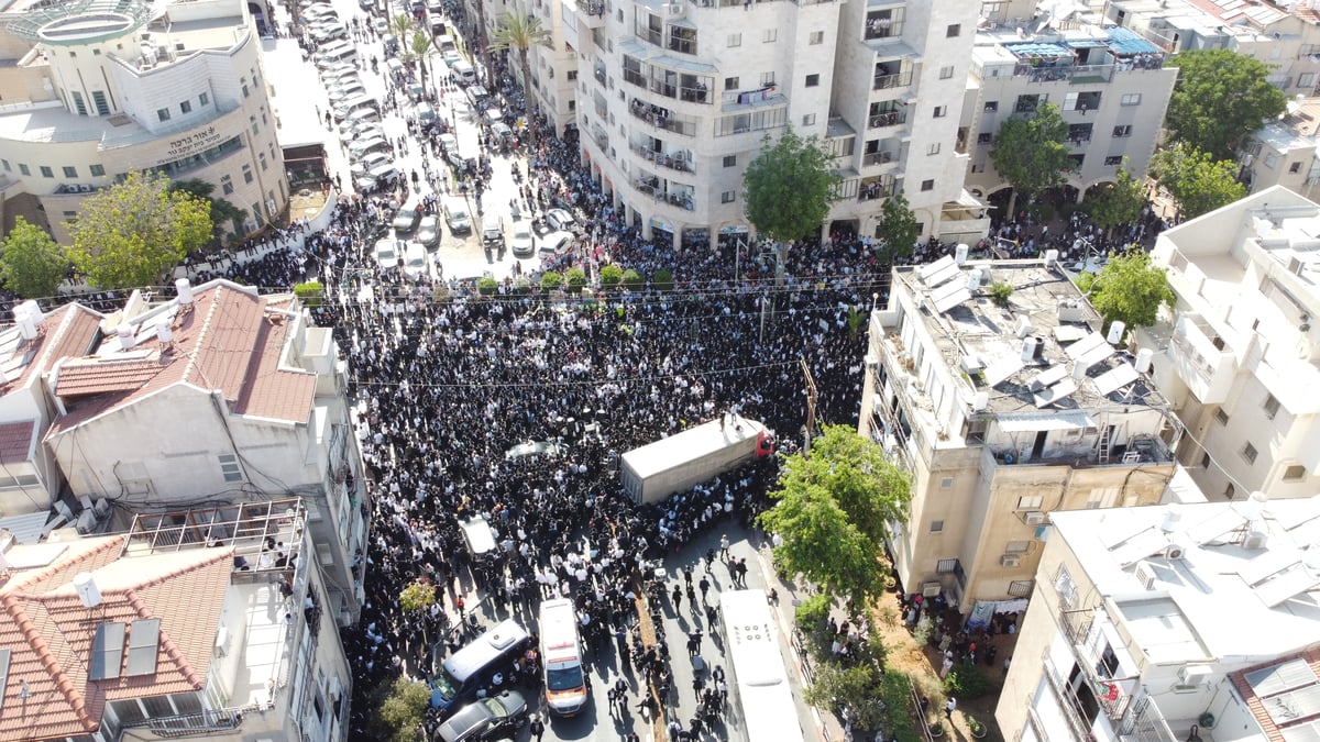 תיעוד מהרחפן: הרבבות בהלווית מרן הגר"ג אדלשטיין זצ"ל